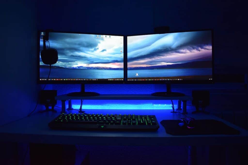Switch KVM : c’est quoi et à quoi sert ce boîtier informatique ?