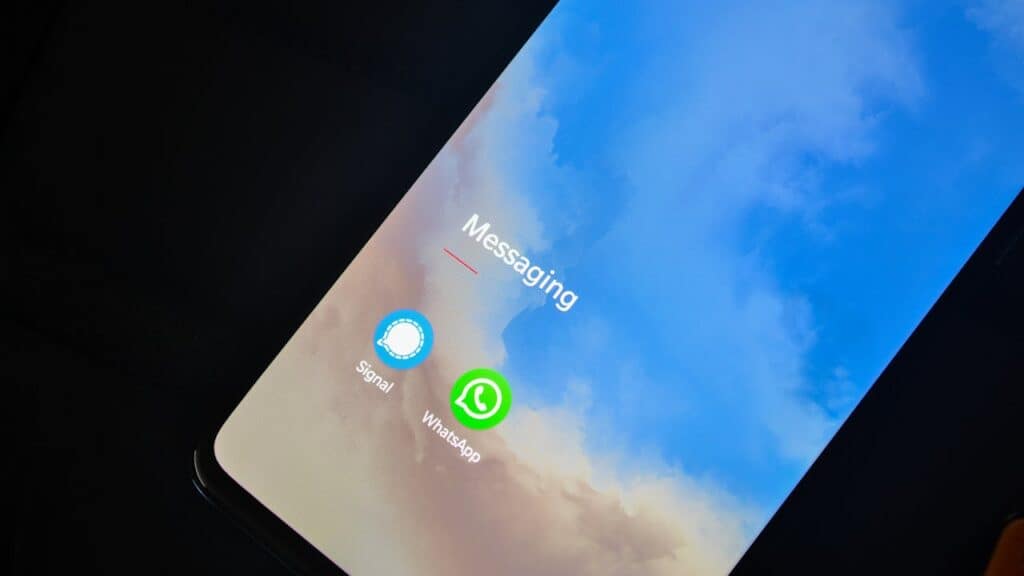 Signal vs WhatsApp : lequel choisir en 2026 ?
