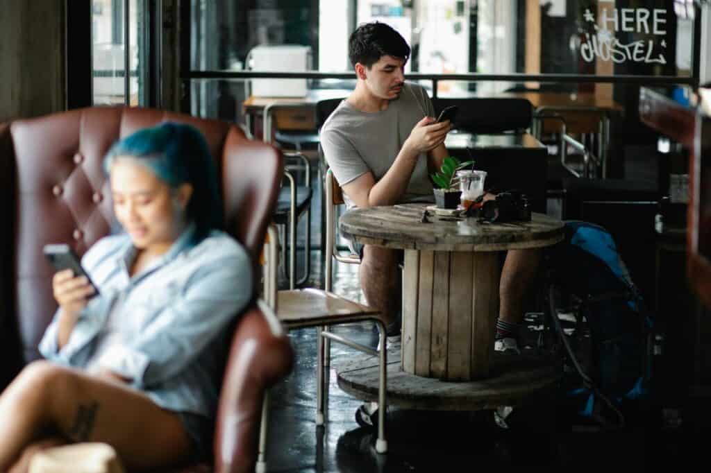 Comment se protéger sur le WiFi public : ce qui se passe vraiment quand vous vous connectez